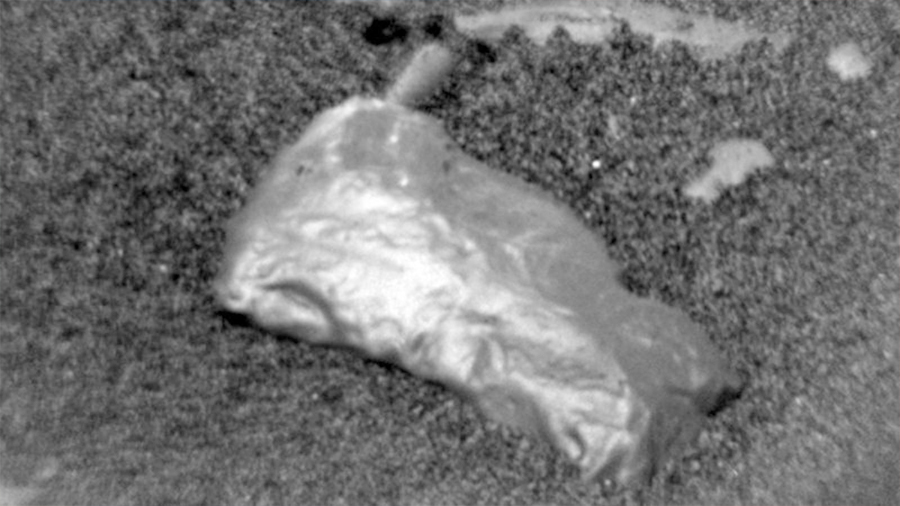 Un raro objeto brillante descubre el rover curiosity en Marte
