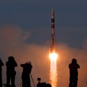 La Soyuz vuelve a llevar astronautas al espacio después del lanzamiento fallido