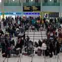 Londres: la presencia de drones obliga a cerrar el aeropuerto de Gatwick y atrapa a 100 mil viajeros