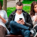 Ofrecen 80,000 euros por vivir un año sin smartphone: estos son los requisitos