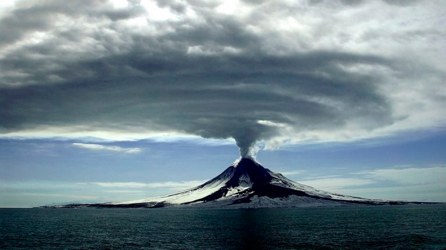 Glaciar conectado con un volcán deja una “nube” de metano sobre Islandia, según científicos