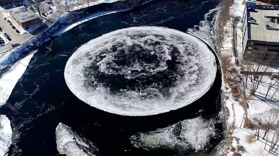 Se forma en río de EU un enorme disco de hielo gitatorio y asombra al mundo