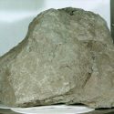 Hallazgo misterioso: astronautas creen haber encontrado un pedazo de la Tierra en la Luna