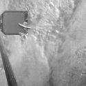 Un nuevo satélite estrena un arpón para capturar basura espacial