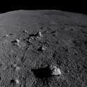 El rover lunar chino Yutu 2 ya recorrió 127 metros por la Luna y envió esta impresionante foto