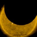 La Luna da marcha atrás transitando delante del Sol