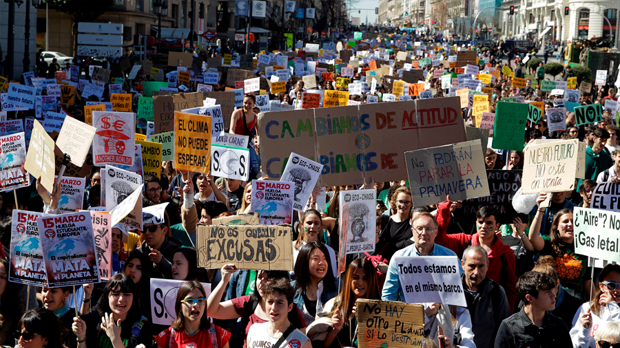 Miles de estudiantes protestan en todo el mundo para secundar la huelga por el clima