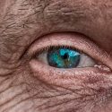 Un nuevo gel adhesivo repara lesiones en el ojo sin cirugía