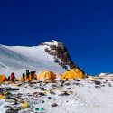 Decenas de cadáveres están apareciendo expuestos en el Everest con el derretimiento de los glaciares
