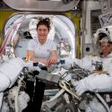 La NASA cancela el primer paseo espacial femenino por falta de trajes