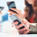 Si usas compulsivamente el móvil tendrás menos amigos y más estrés