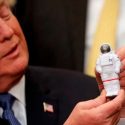 Exige Trump a la NASA enviar astronautas a la Luna en cinco años