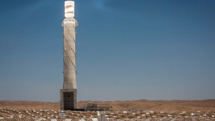 Israel pone en marcha la torre de energía solar más grande del mundo: 240 metros de alto