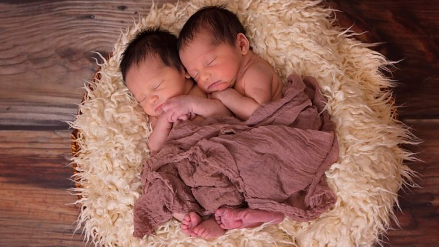 Nacen gemelos en Italia con dos meses de diferencia
