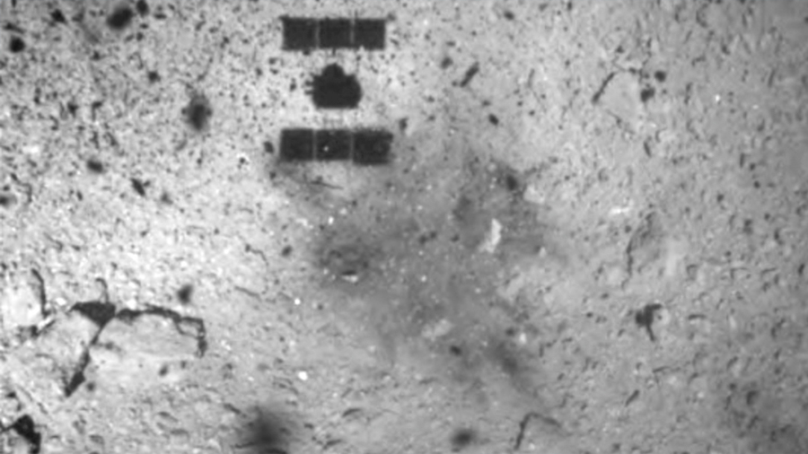 La sonda Hayabusa 2 abre un cráter de 20 metros en el asteroide Ryugu