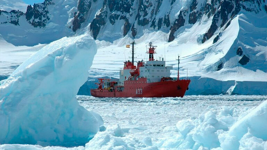 Un buque oceanográfico navega en la Antártida donde hace solo diez años era imposible