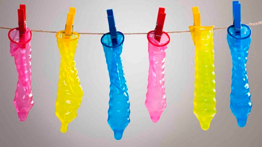Un condón cambia de color si detecta alguna enfermedad