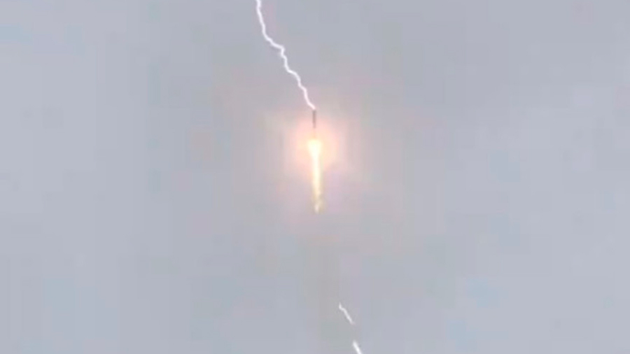 Un rayo golpeó al cohete Soyuz durante el despegue