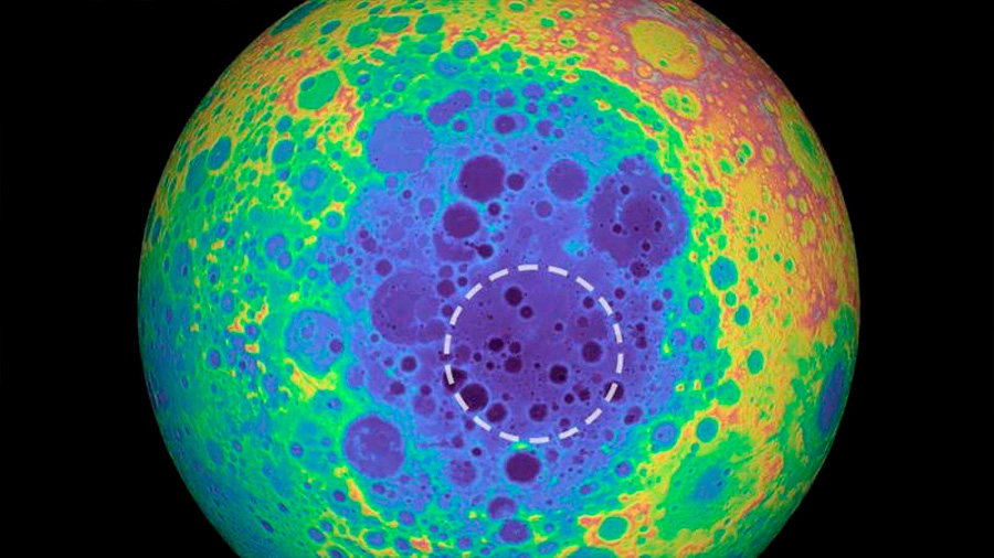Hallan en la cara oculta de la Luna una enorme y misteriosa masa metálica