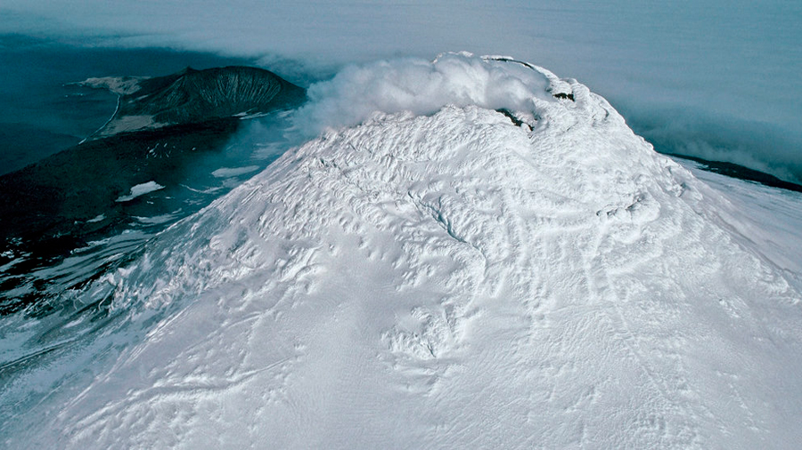 El hielo glaciar de un volcán oculta un lago de lava hirviendo