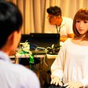 Estudio revela que el cerebro muestra "inquietud" si robots asemejan humanos