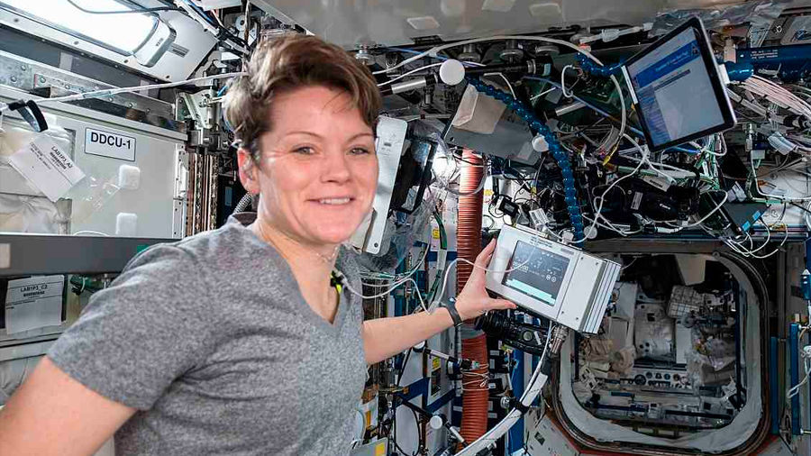 Anne McClain, la astronauta acusada de cometer el primer delito en el espacio y que niega todos los hechos