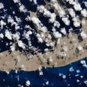 "Isla" de piedra pómez del tamaño de 20 mil canchas de fútbol flota a la deriva en el océano Pacífico