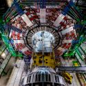 El connotado astrofísico Martin Rees, profesor en Cambridge, cree que el CERN podría destruir la Tierra