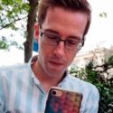"La gente me dice que no debería tener sexo": los abusos que sufre un joven con VIH en las apps de citas