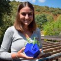 Agencia Espacial Europea premia a una estudiante española por su diseño de maceta lunar