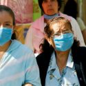 Mascarillas de tela son tan buenas como los respiradores para protegerse de la gripe, revela estudio