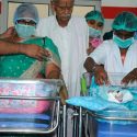 Una mujer de 73 años da a luz a gemelas en India