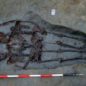 "Los Amantes de Módena": revelan uno de los misterios de los esqueletos encontrados tomados de la mano 10 años