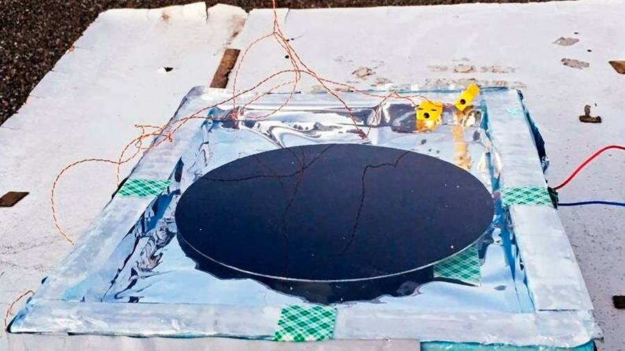 Crean dispositivo que carga paneles solares en plena oscuridad