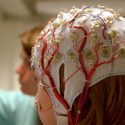 Crean una diadema que detecta si los niños atienden en clase