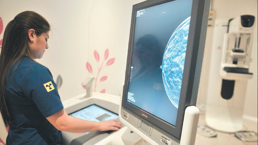 Colombiano diseña dispositivo que detectaría cáncer de mama sin radiación