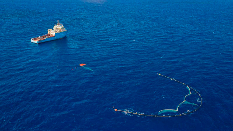 Un prototipo empieza a limpiar la 'isla de plástico' del Pacífico