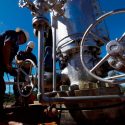 Crean investigadores mexicanos tecnología con agentes espumantes que aumenta producción en pozos petroleros