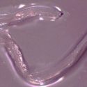 Gusanos parasitarios invaden el ojo de una mujer mientras corría