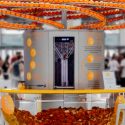 Exprimidor de naranja imprime vasos en 3D hechos con cáscaras sobrantes