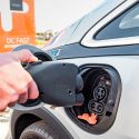 Malas noticias: revolución del coche eléctrico tardará más de lo previsto por alto costo de baterias