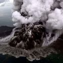 La erupción de Anak Krakatoa de 2018 levantó una ola de 100 metros