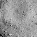 Científicos crean catálogo de cráteres del asteroide Ryugu; descubren un patrón inexplicable