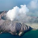 Al menos 6 muertos y 8 desaparecidos tras la erupción del volcán más activo de Nueva Zelanda