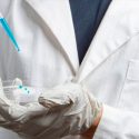 Científicos crean envoltura de plástico autodepuradora y resistente a las superbacterias