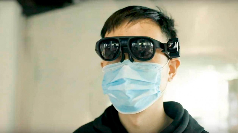 Policía de China comienza a usar gafas de realidad aumentada para detectar personas con fiebre