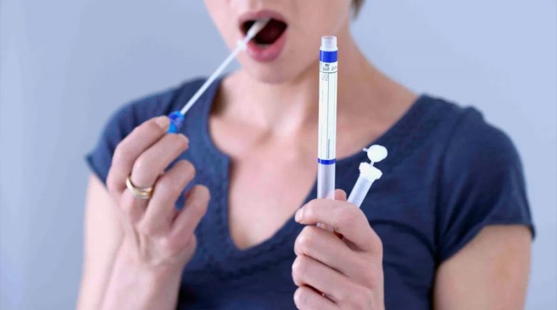 EU aprueba el primer test de saliva para diagnosticar el COVID-19