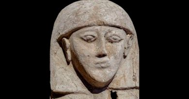 La momia de una joven de hace 3.600 años con su ajuar aparece en Luxor