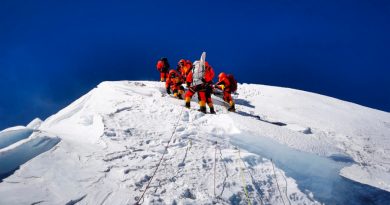 China instala una antena en el Everest para medir su altitud exacta