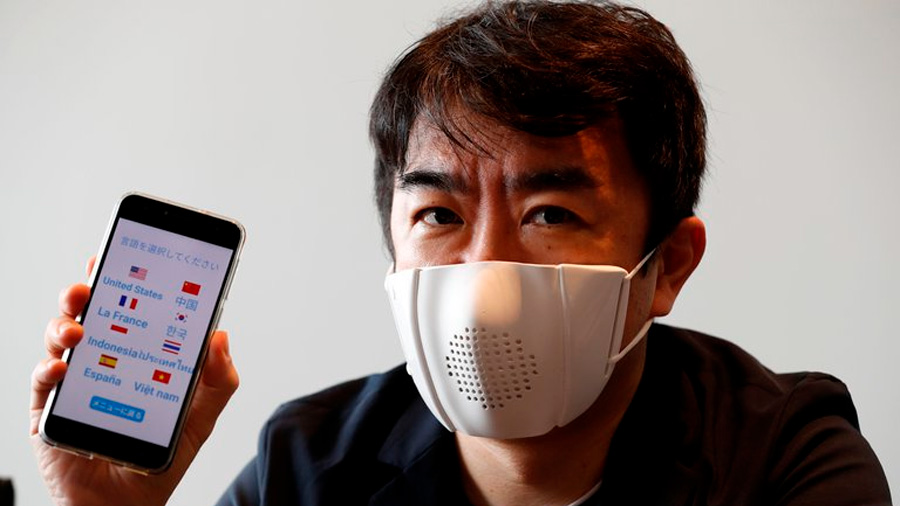 Cómo es la máscara facial inteligente que se conecta a Internet y traduce en 9 idiomas